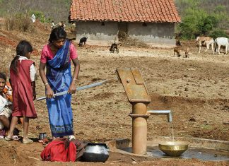 India - Women Pumping Water