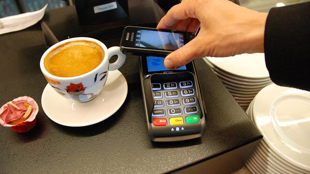 Contactless payment with smartphone