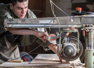 Carpenter, woodwork, saw, apprenticeship