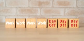 Four-day week wooden blocks