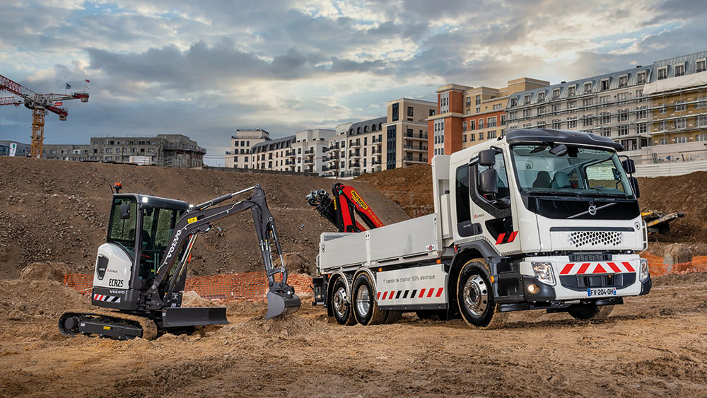 Volvo ECR25 electric compact excavator and Volvo FE electric truck